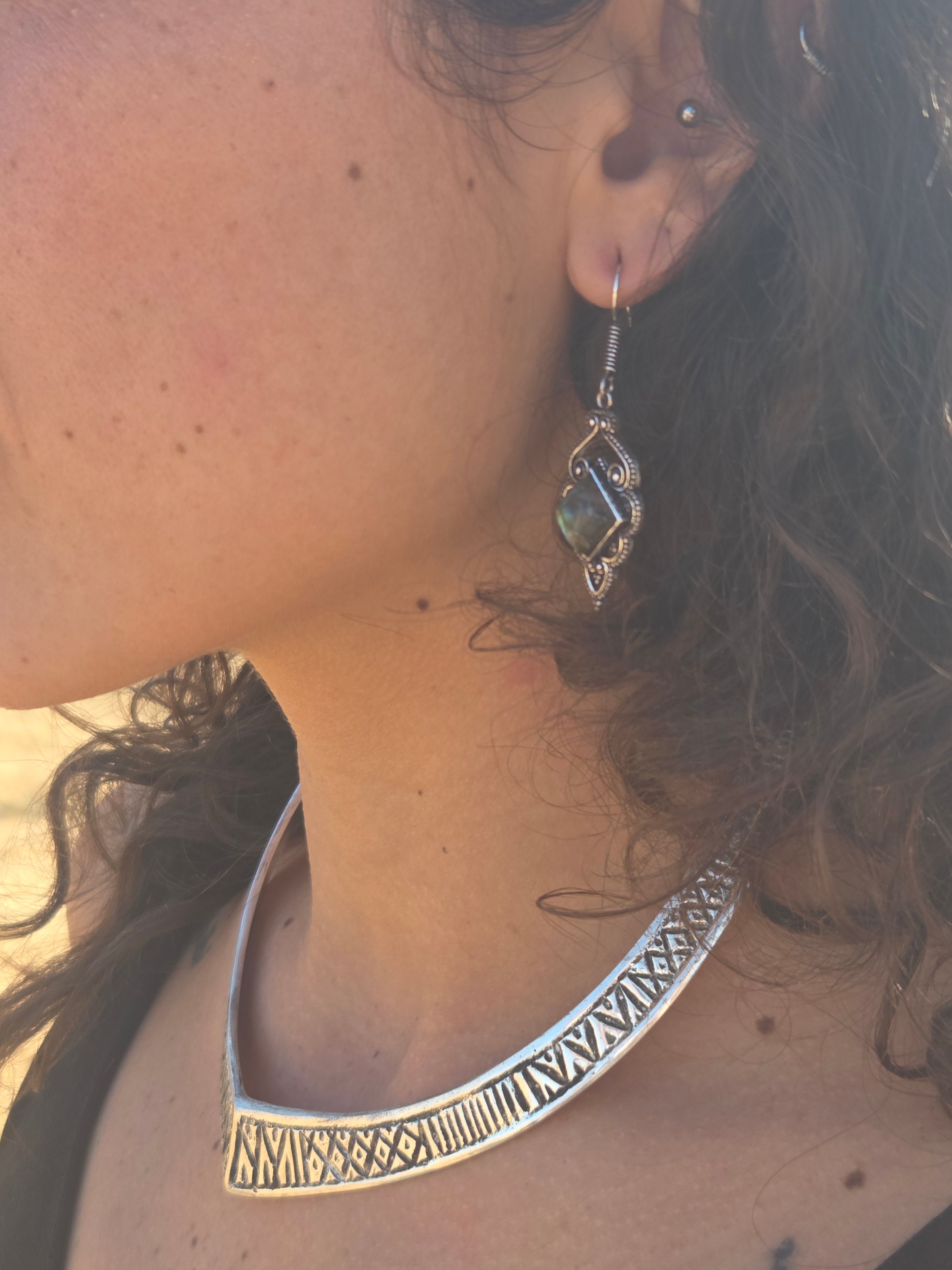 Ethnic croisé Argenté collier