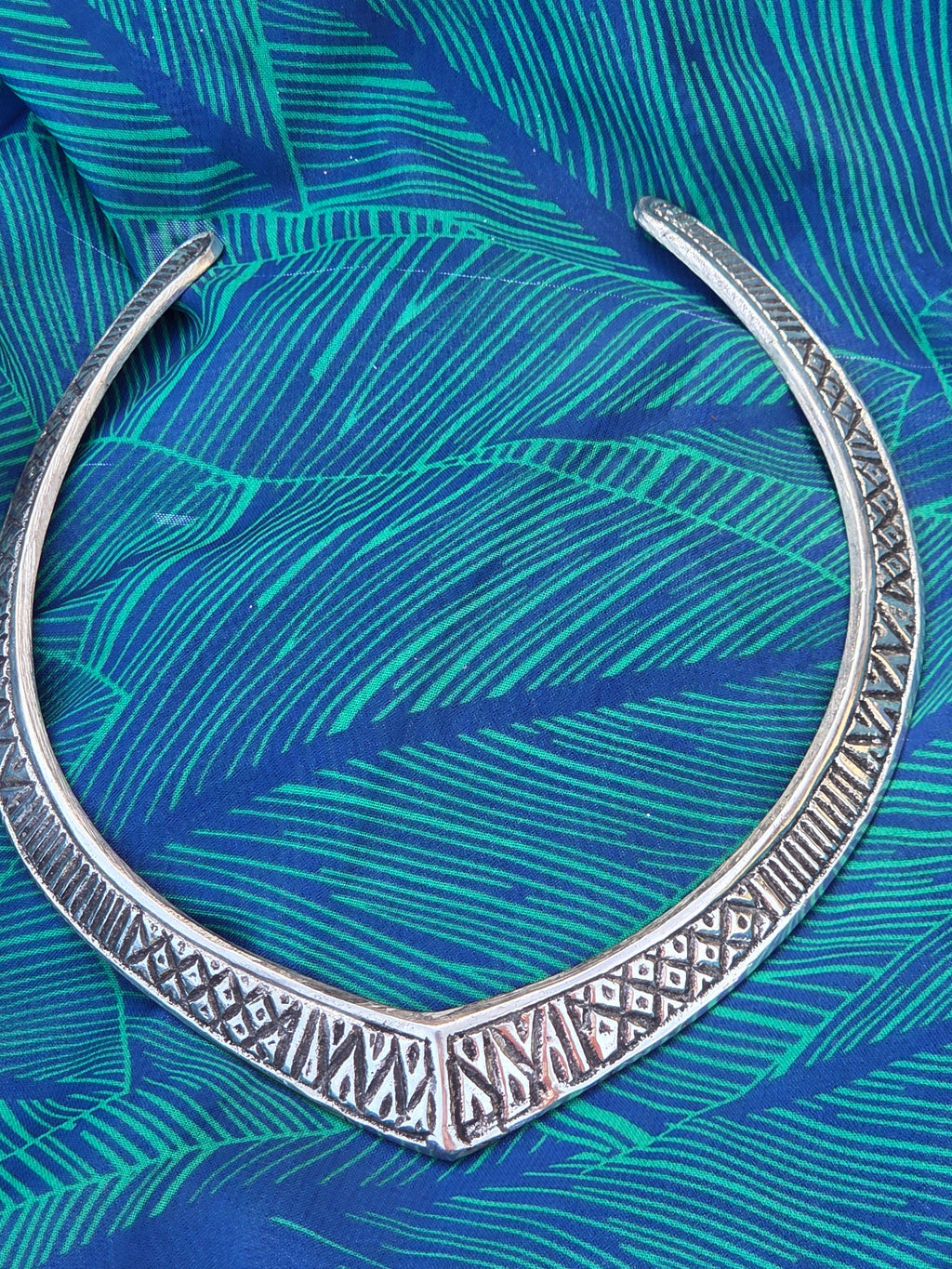 Ethnic croisé Argenté collier
