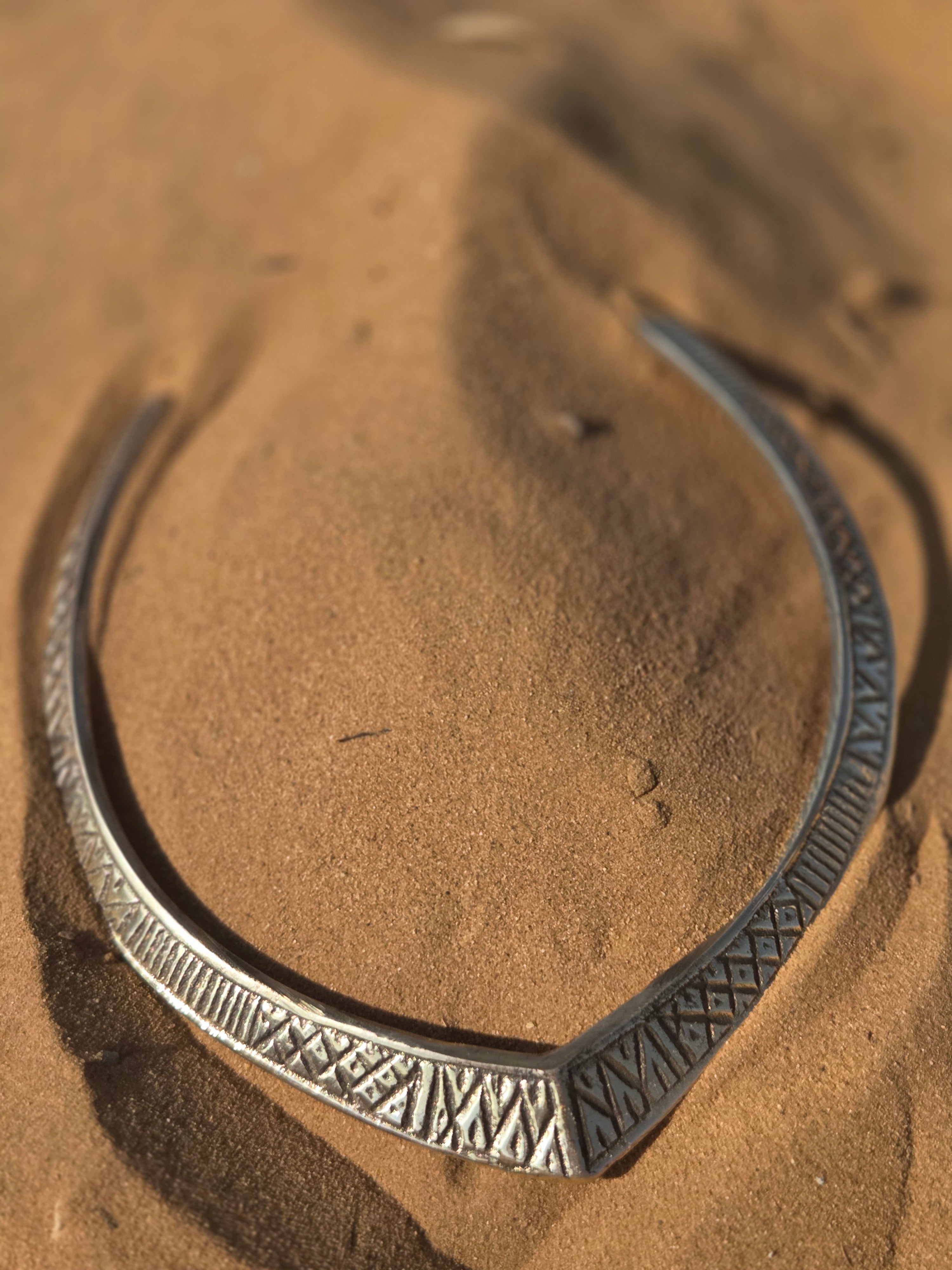 Ethnic croisé Argenté collier