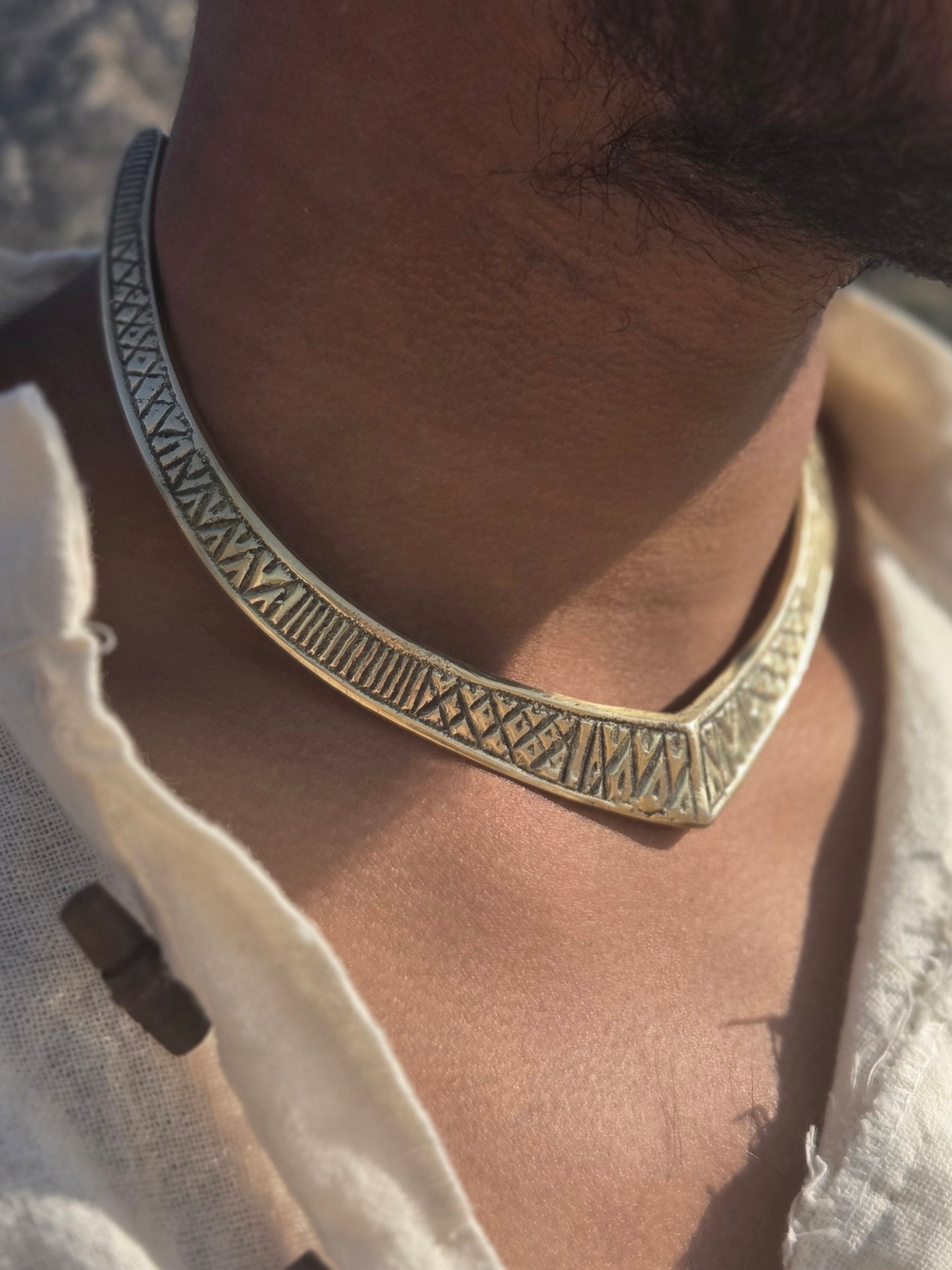 Ethnic croisé Doré collier